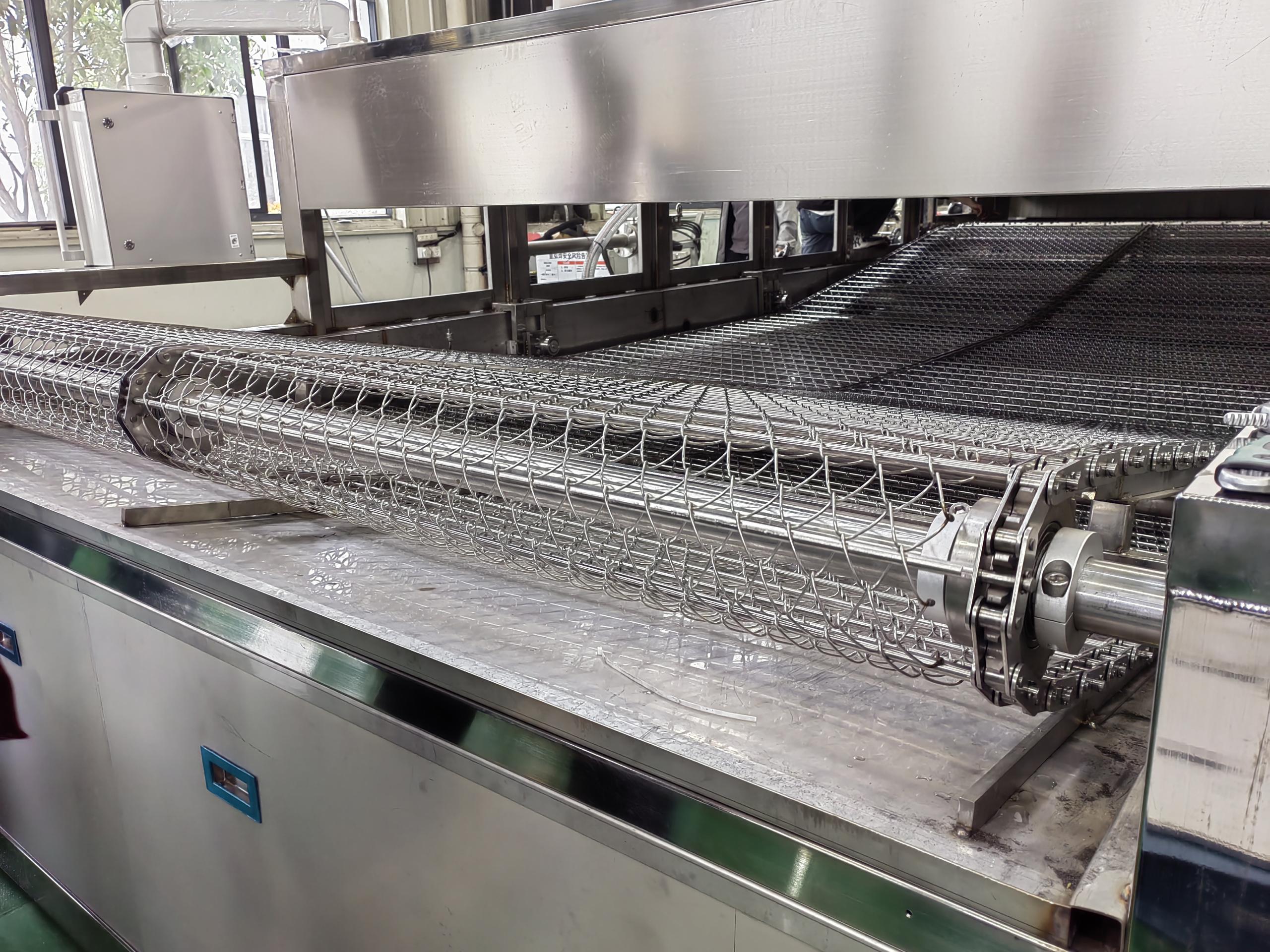 3排鏈條網(wǎng)帶-出口的清洗機設(shè)備案例