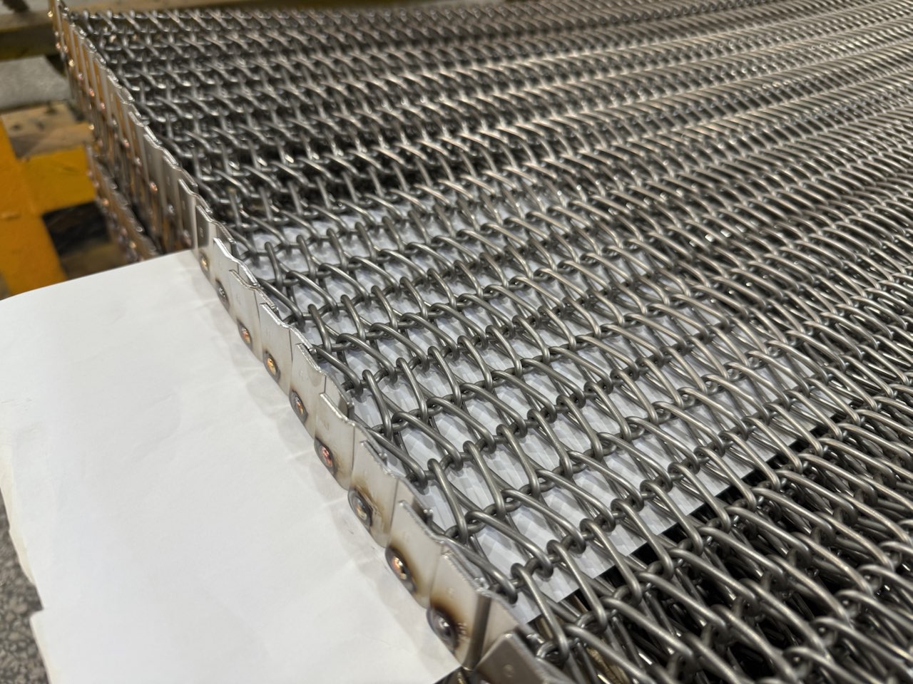 破解燒結爐網帶損耗難題：關西金屬網邊緣工藝，讓壽命倍增的核心密碼